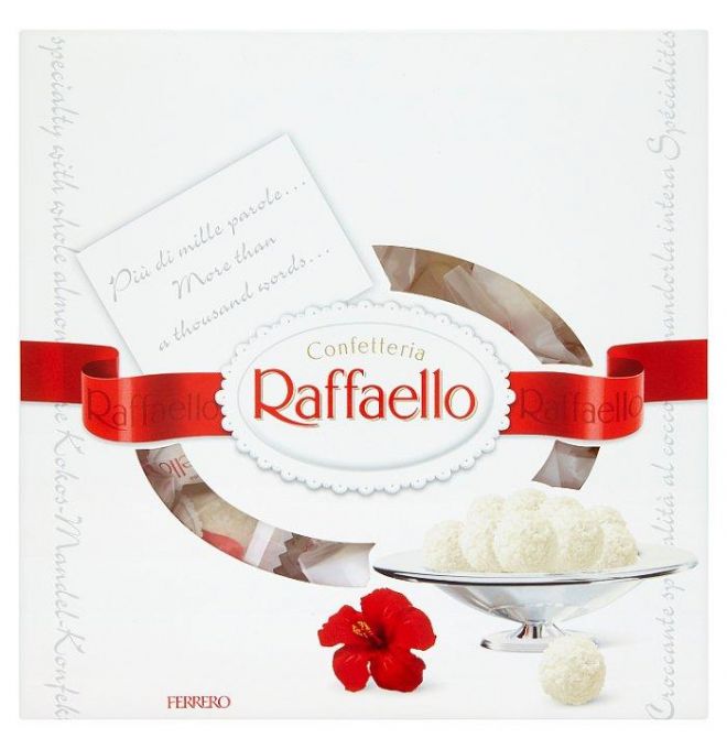 Ferrero Raffaello Oblátka s náplňou a celou mandľou posypaná strúhaným kokosom 260 g